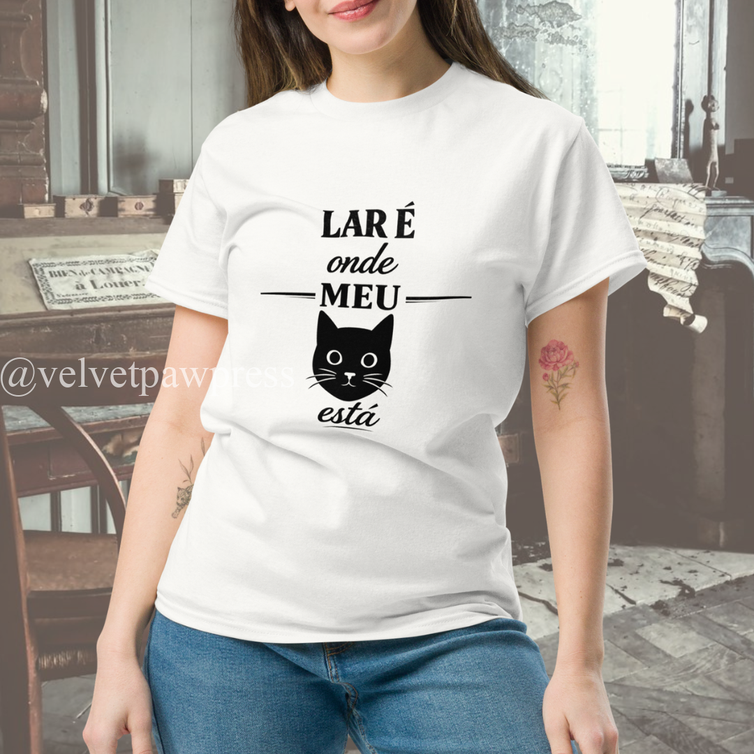 Lar é Onde Meu Gato Está Tee | Home Is Where My Cat Is Shirt | Portuguese Cat Lover Gift | Velvet Paw Press - Image 3